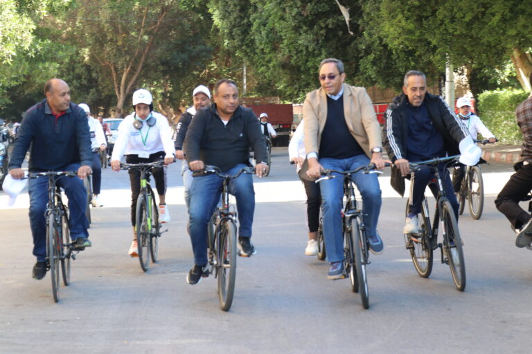 محافظ قنا يشهد ماراثون دراجات ضمن مشروع «حقك حياة» دعمًا لتوجهات الدولة في تشجيع الرياضة وتمكين الفتيات