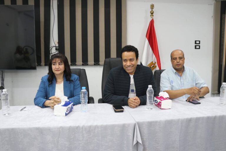 لقاء ملهم في قنا يجمع سامح حسين بشباب “من المهارة إلى الربح” ضمن فعاليات المهرجان المسرحي الدولي لشباب الجنوب